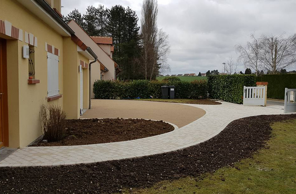 Aménagement allées de jardin à Vennecy près d'Orléans dans le